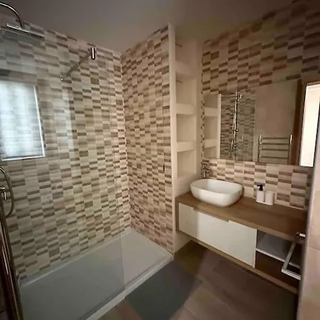 A Brand New Stunning Penthouse With Bbq Area