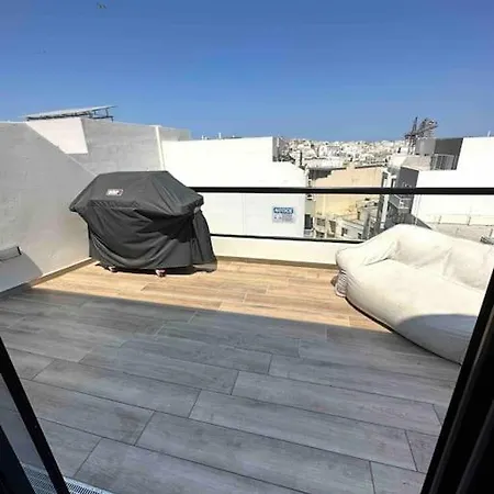 A Brand New Stunning Penthouse With Bbq Area *