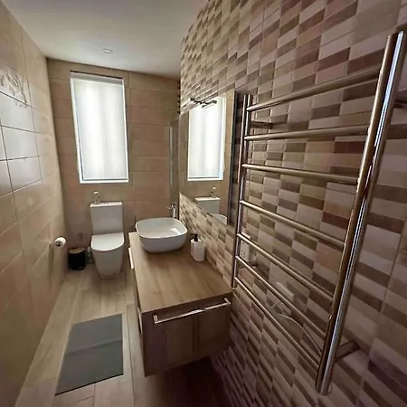 Apartment A Brand New Stunning Penthouse With Bbq Area *